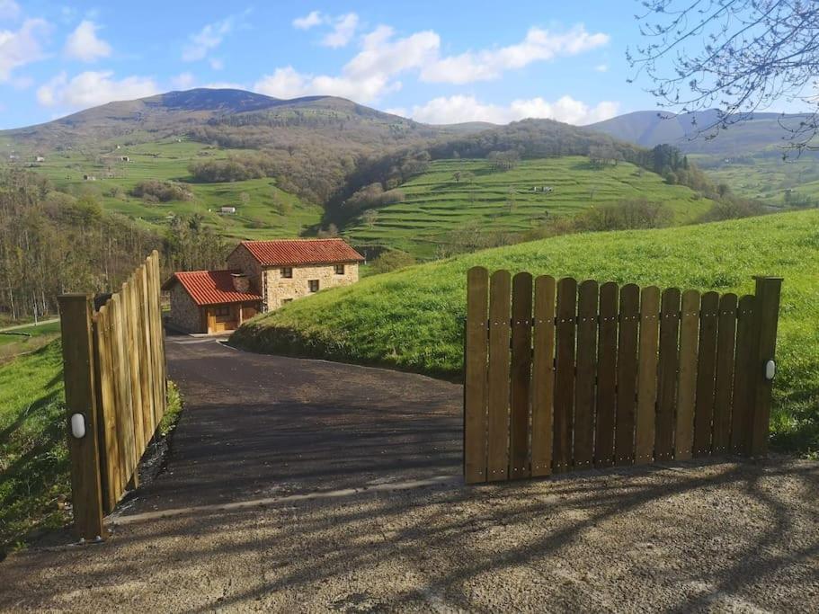 Casa Rural Los Riveros De Jeromo Selaya Bagian luar foto